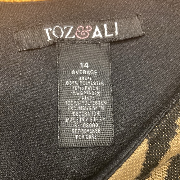 Roz & Ali Aminal Print Dress - Picture 4 of 12